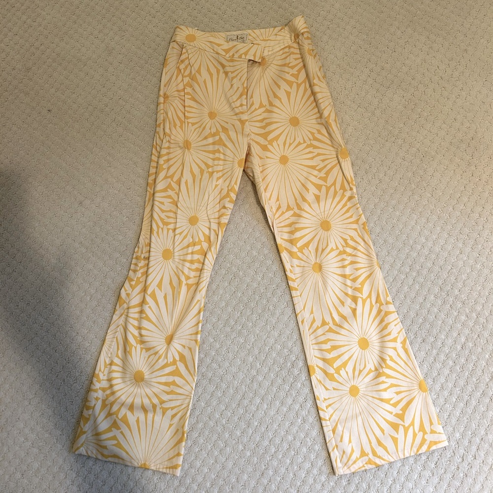 Flora Bea NYC big Daisy print cotton sateen trousers w/welt back pockets-NWT